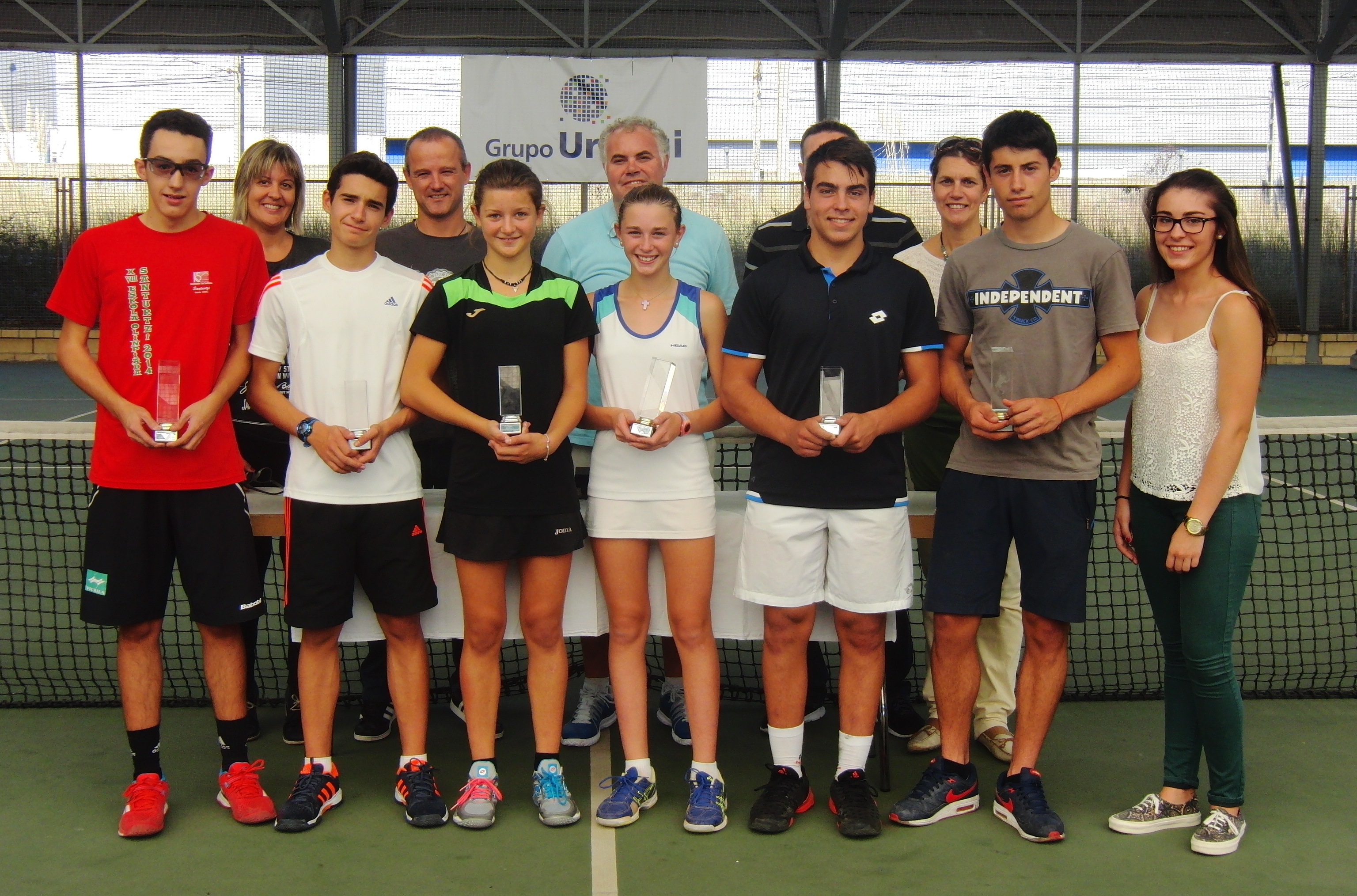Encuentro amistoso entre los clubs de tenis de Sestao e Ibarreta de Barakaldo