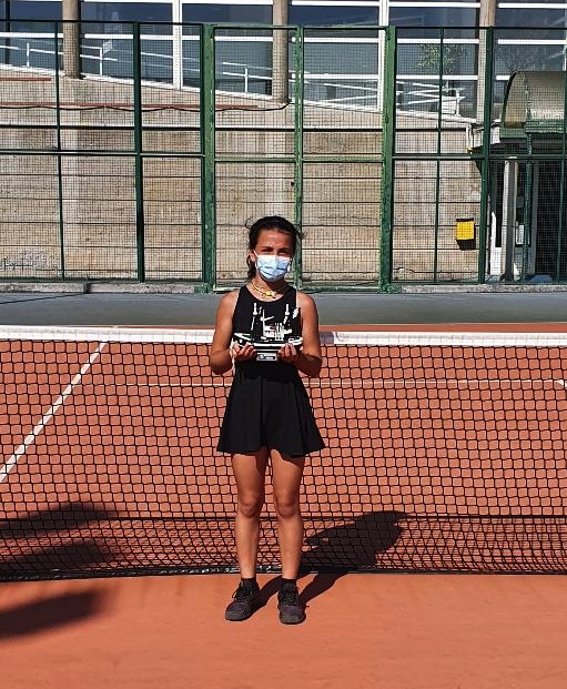  Adriana  finalista en el open escolar