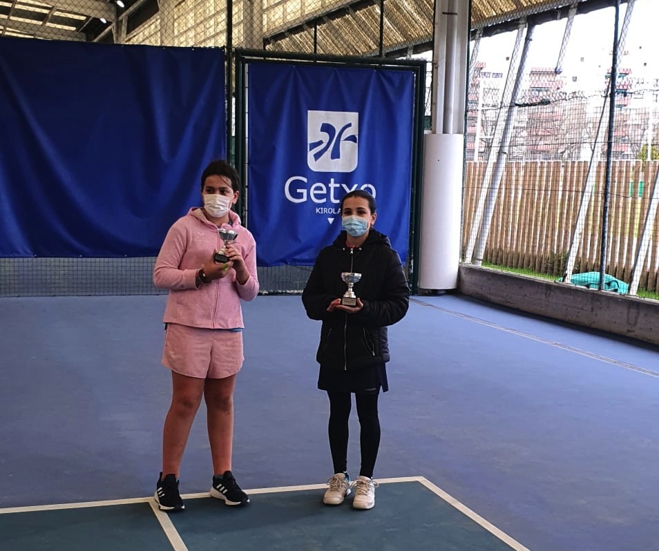 finales del Torneo organizado por el club Playas de Getxo. Adriana López de Ipiña en categoría alevín femenino